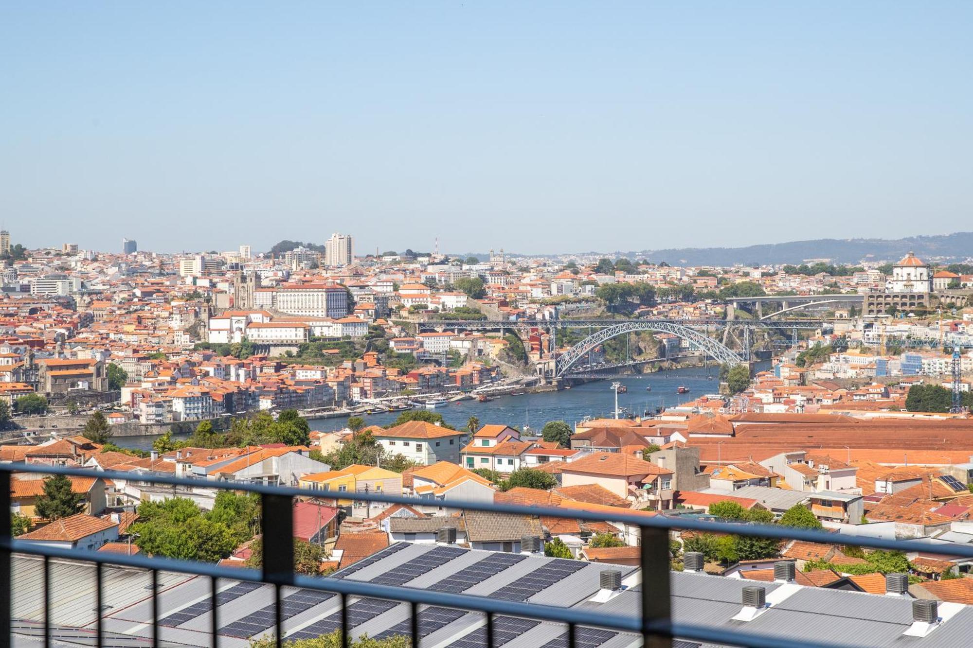 Brand New Luxurious Ap T2 - Amazing View- With Garage Leilighet Vila Nova de Gaia Eksteriør bilde